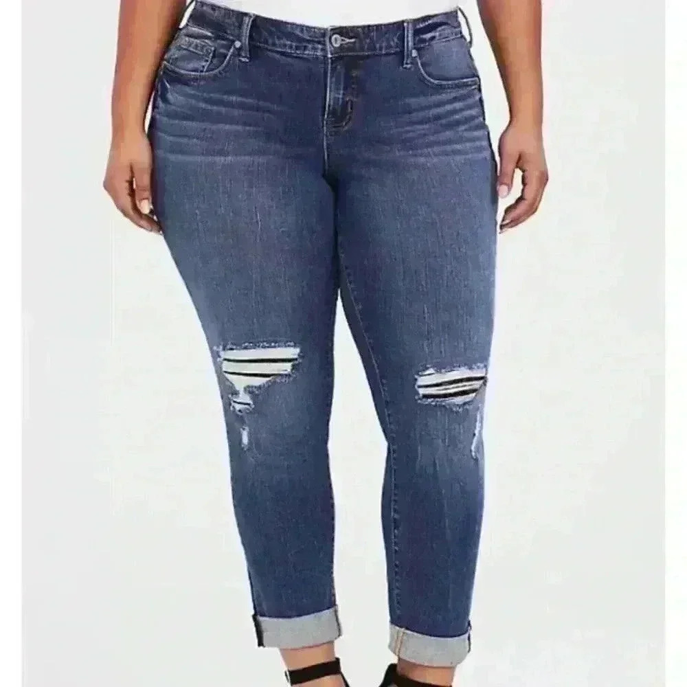 Torrid BOYFRIEND JEAN - VINTAGE STRETCH MEDIUM WASH lace distressing 22 cuffed